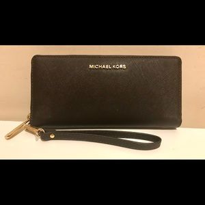 Michael Kors Jet Set Travel Wallet